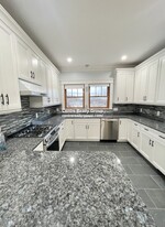 64 Langley Rd, Unit 4 Apartamentos