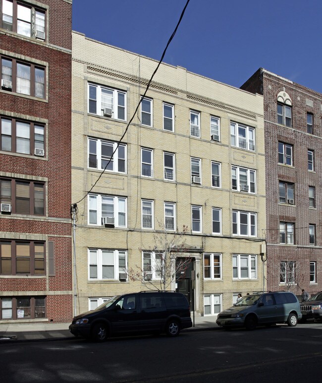 6607-6609 Broadway in West New York, NJ - Building Photo - Building Photo