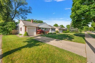 2898 Yorkshire Rd in Birmingham, MI - Building Photo - Building Photo