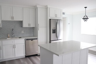 391 Brittany Dr in Delray Beach, FL - Building Photo - Building Photo
