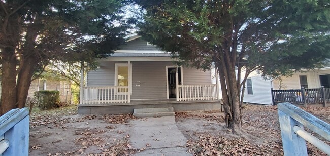 912 Sevier St in Greensboro, NC - Building Photo - Building Photo