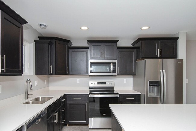 121 Sleeper Wy in Bismarck, ND - Building Photo - Building Photo