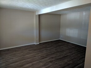 5593 Marbut Rd in Lithonia, GA - Building Photo - Building Photo