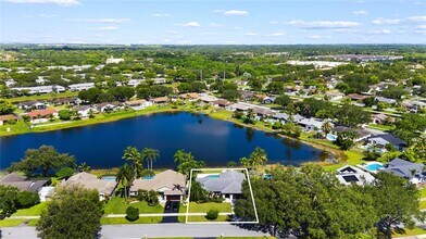 5031 SW 119th Ave in Cooper City, FL - Foto de edificio - Building Photo