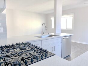 1323 11th St in Santa Monica, CA - Building Photo - Building Photo