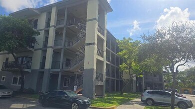 2801 Riverside Dr in Coral Springs, FL - Foto de edificio - Building Photo