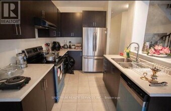 96 Warner Ln in Brantford, ON - Building Photo - Building Photo