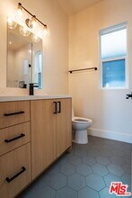 4707 Clinton St in Los Angeles, CA - Building Photo - Building Photo