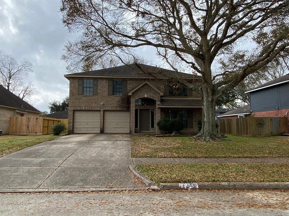 1906 San Jose St in Friendswood, TX - Building Photo