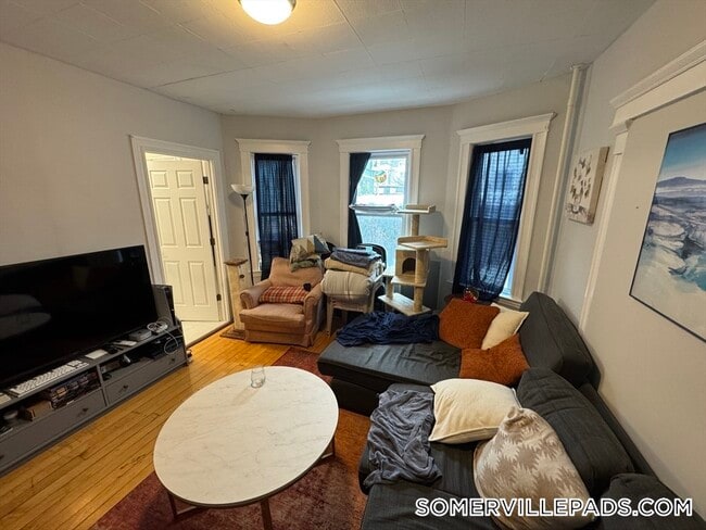 9 Burnham St, Unit 1
