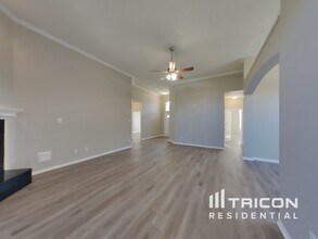 1403 Lost Creek Dr in Desoto, TX - Foto de edificio - Building Photo