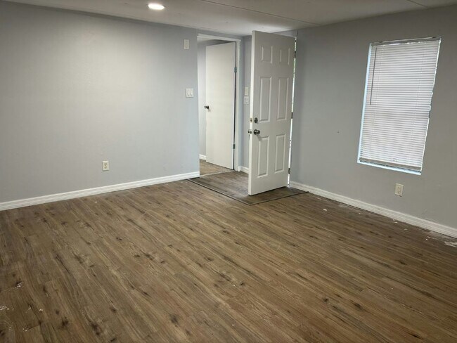 11240 N Northwood Dr in Inglis, FL - Building Photo - Building Photo