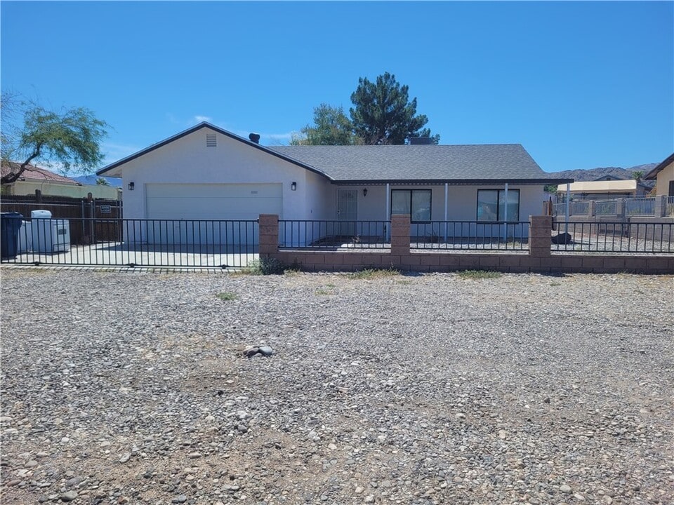 1529 Taylor Rd in Bullhead City, AZ - Building Photo