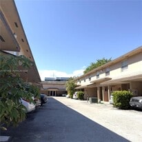 451 NE 136th St in North Miami, FL - Building Photo