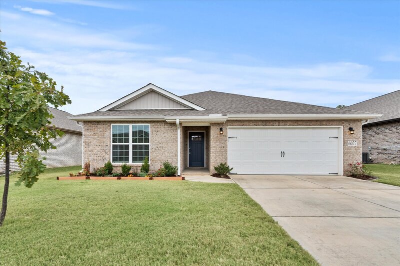 6027 Thorntons Way Cir NW in Huntsville, AL - Building Photo