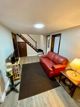 166 Firetown Rd in Simsbury, CT - Foto de edificio - Building Photo