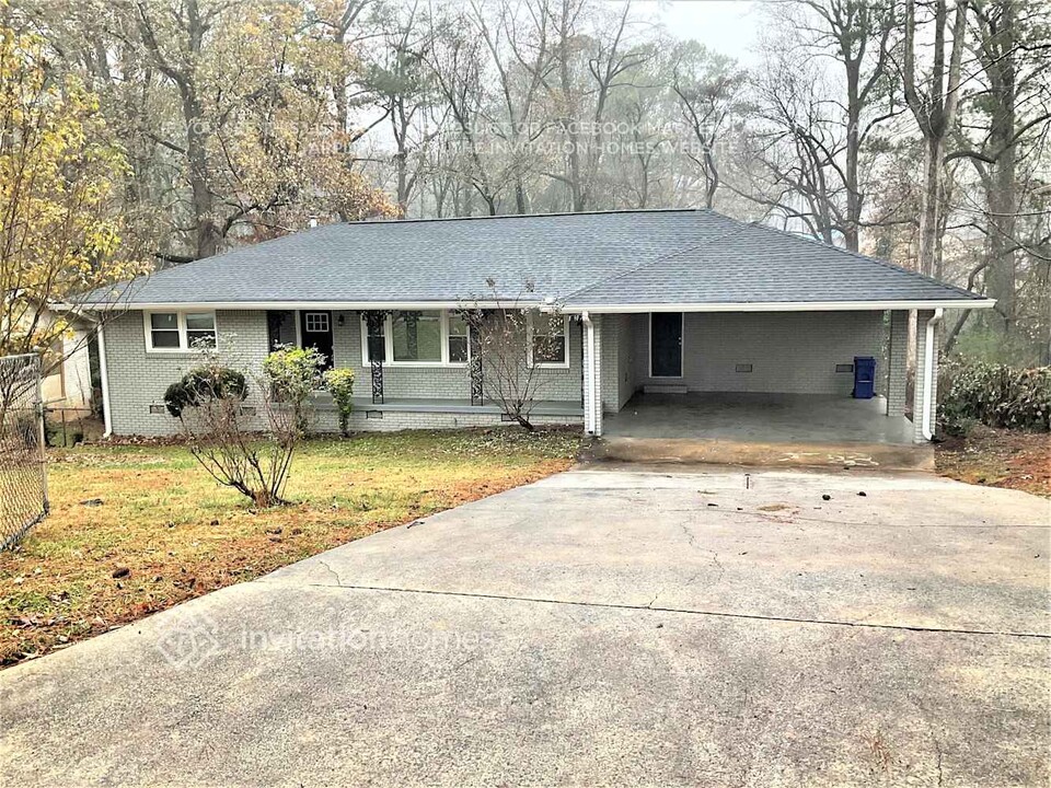 2813 Battlecrest Dr in Decatur, GA - Foto de edificio