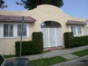 The Locust Avenue Apartments in Long Beach, CA - Building Photo - Building Photo