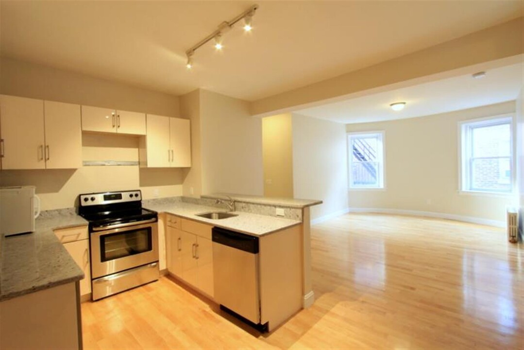 276 Harvard St, Unit 5 in Cambridge, MA - Building Photo