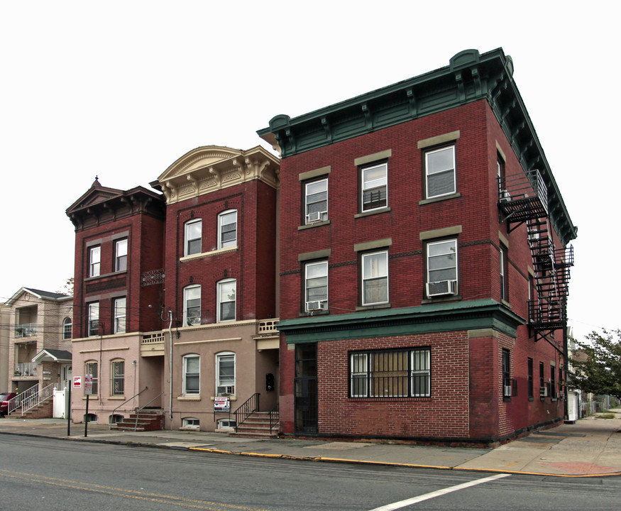 123-125 2nd St in Elizabeth, NJ - Building Photo