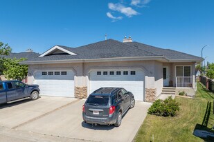 Devonshire Villas in Red Deer, AB - Building Photo