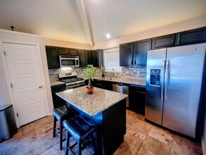 421 Nordstrom Avenue in El Paso, TX - Foto de edificio - Building Photo