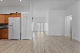 8218 SW 163rd Pl in Miami, FL - Foto de edificio - Building Photo