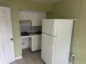 214 N Chestnut Rd in Lakeland, FL - Building Photo - Building Photo