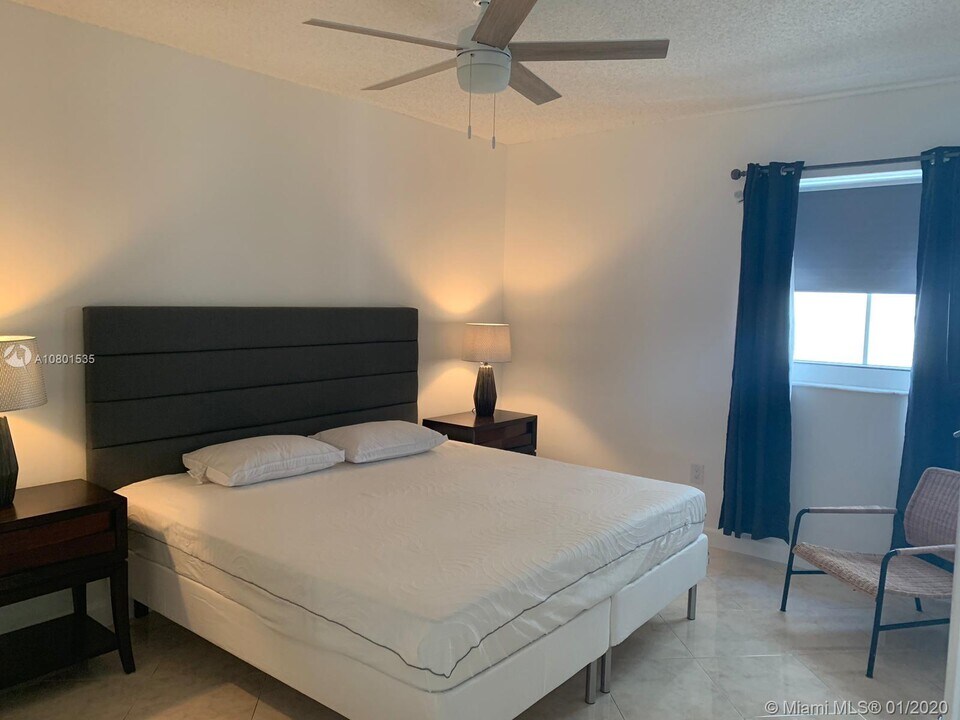 185 SE 14th Terrace-Unit -1801 in Miami, FL - Building Photo