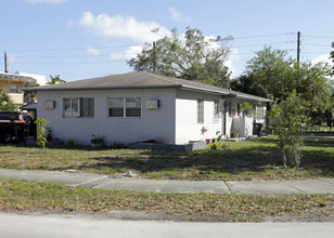 12697 NE 10th Ave in Miami, FL - Building Photo - Building Photo