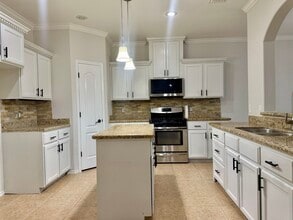 11217 Pedrosa St in Laredo, TX - Building Photo - Building Photo