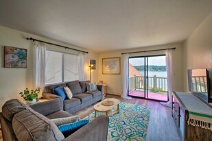 3777 NE Bahia Vista Dr, Unit Seaside Cottage Apartments