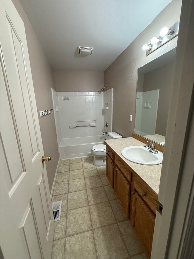 8929 Meadow Park Cir in Anchorage, AK - Building Photo - Building Photo