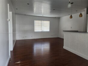 2219 Polk St in Hollywood, FL - Building Photo - Building Photo