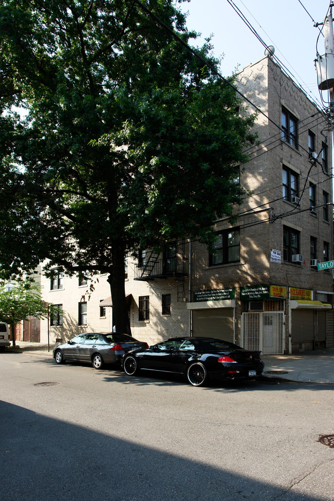 1755 Taylor Ave in Bronx, NY - Building Photo - Building Photo