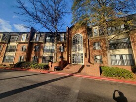23212 Plantation Dr NE in Atlanta, GA - Building Photo