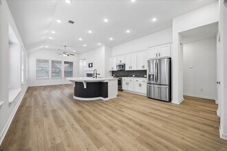 15823 Bird of Paradise Dr in Conroe, TX - Building Photo - Building Photo