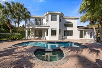 16449 SW 84th Pl in Palmetto Bay, FL - Building Photo - Building Photo