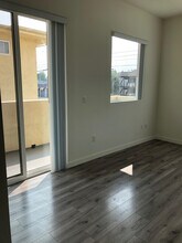 6844 Woodman Ave, Unit 208 in Los Angeles, CA - Foto de edificio - Building Photo