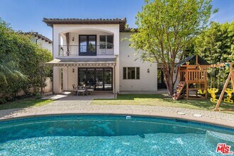 15451 Varden St in Los Angeles, CA - Building Photo - Building Photo