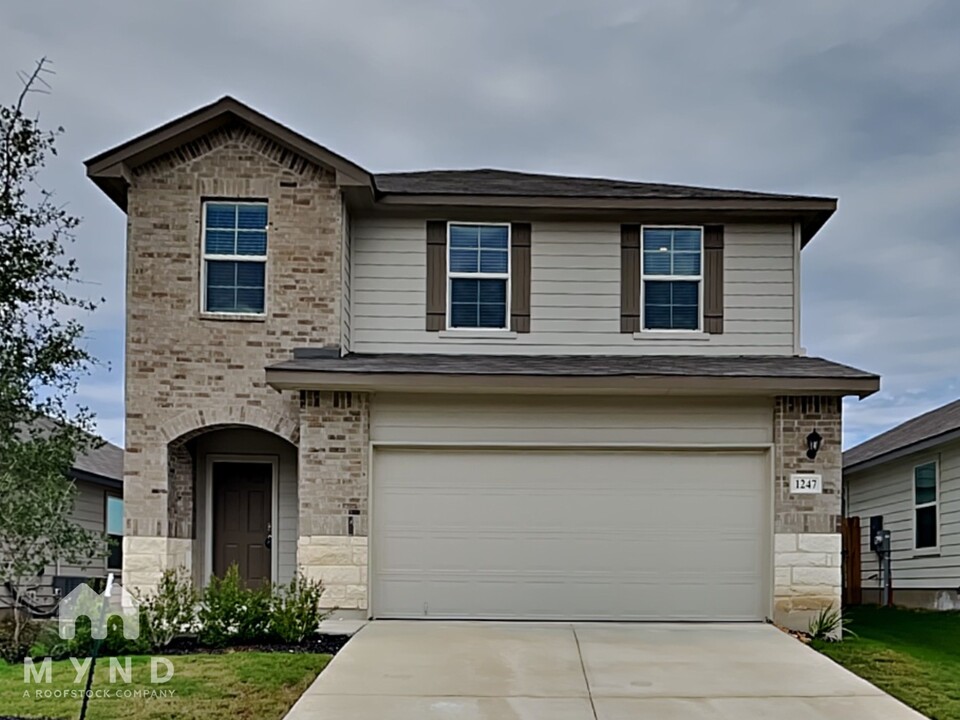 1247 Yellow Warbler Run in San Antonio, TX - Building Photo