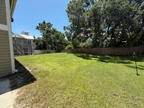 7808 Bay Dr in Tampa, FL - Building Photo - Building Photo