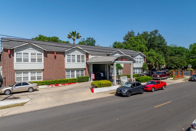 College Park Apartments in San Antonio, TX - Building Photo - Building Photo