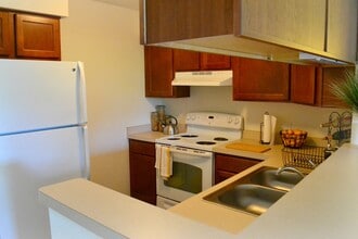 LakePointe Apartments in Batavia, OH - Building Photo - Building Photo