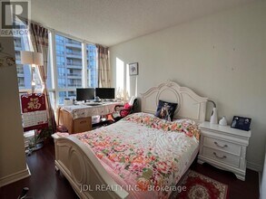 238 Doris Ave in Toronto, ON - Building Photo - Building Photo