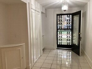 114 E Jones St, Unit Apt A in Savannah, GA - Building Photo - Building Photo