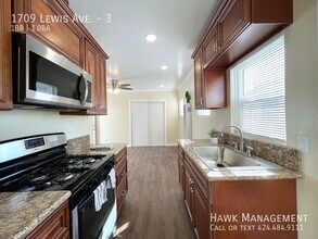 1709 Lewis Ave in Long Beach, CA - Building Photo - Building Photo