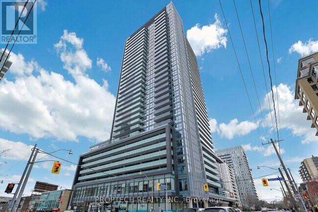 125-125 Redpath Ave