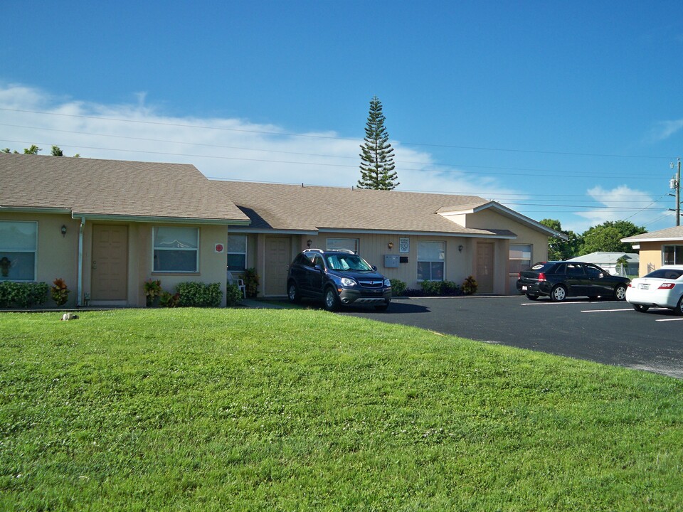 508 SE 7th St, Unit 107 in Cape Coral, FL - Foto de edificio