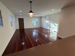 832 N Las Palmas Ave in Los Angeles, CA - Foto de edificio - Building Photo